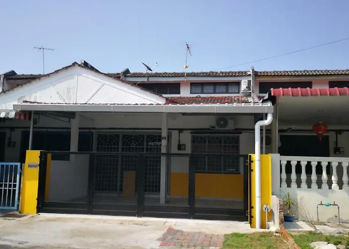 No 31 Landed Single Storey House Near Lost World Tambun For 5-6 Pax
